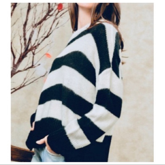 ✨LAST ONE✨CHIC LOOSE FIT BLACK STRIPED SWEATER - Picture 5 of 10
